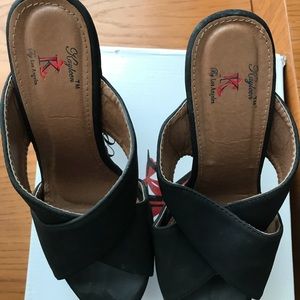 Black slide in chunky heels